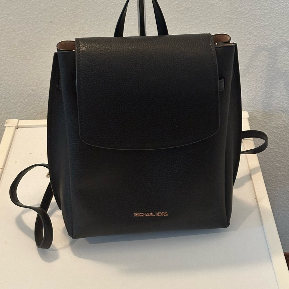 Michael Kors Emilia Belted Backpack Black Leather Medium with matching wallet - Picture 2 of 11
